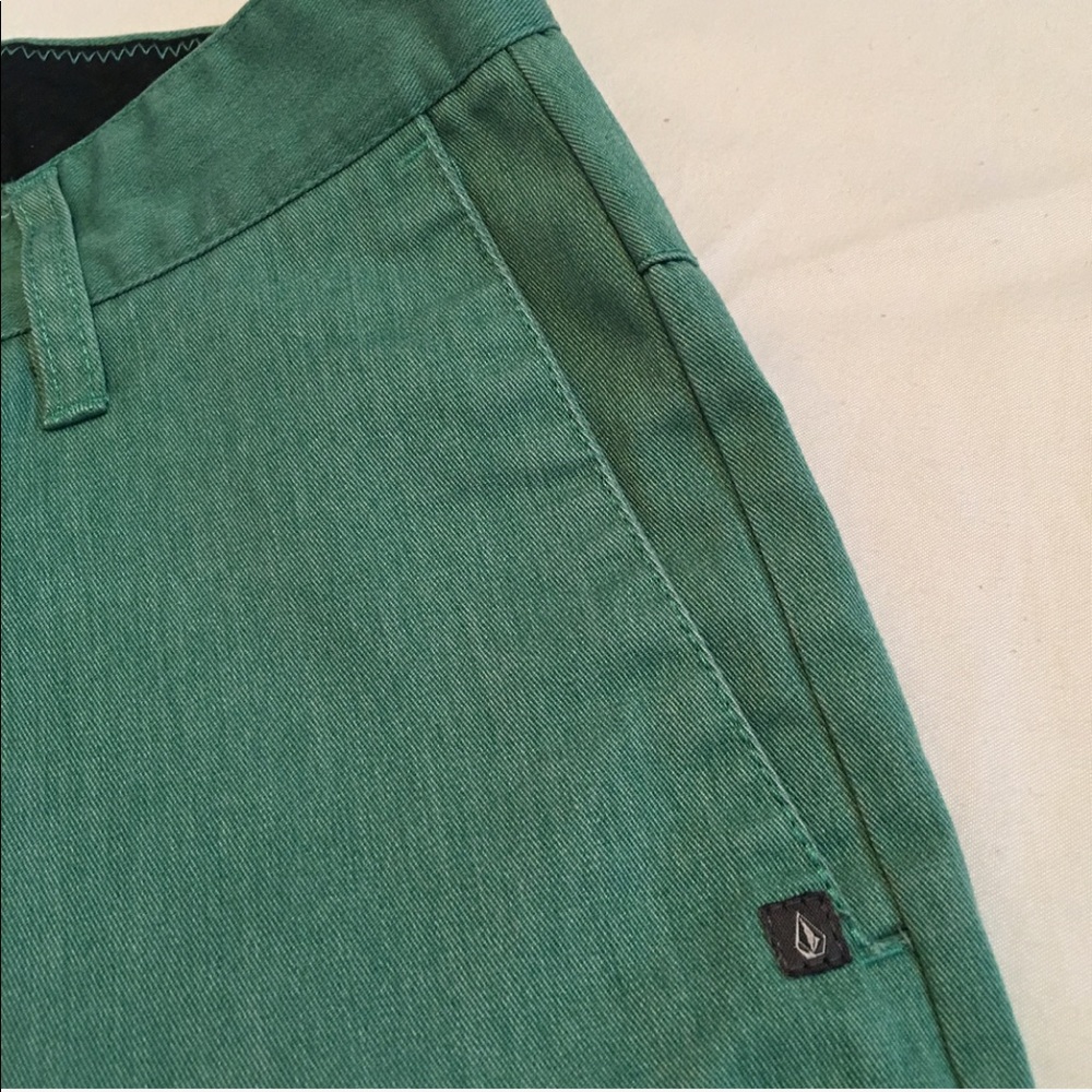 Volcom shorts - Picture 3 of 4